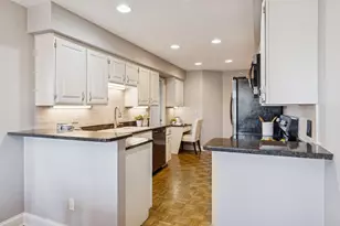 1201 Yale Pl, Minneapolis, MN 55403 - Photo 14