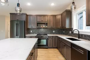 249 Saddle Ridge Ln, Troy Township, WI 54022 - Photo 4