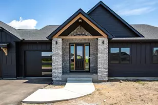 249 Saddle Ridge Ln, Troy Township, WI 54022 - Photo 2