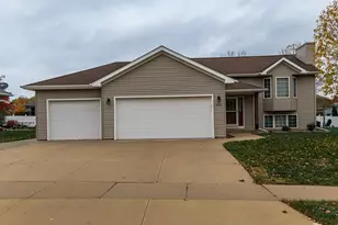 902 Berg Blvd SE, Stewartville, MN 55976 - Photo 1