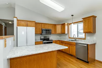 902 Berg Boulevard SE, Stewartville, MN 55976 - Photo 4