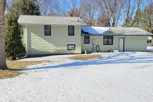 535 E Highland Park Dr NE, Hutchinson, MN 55350 - Photo 4