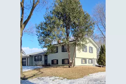 535 E Highland Park Drive NE, Hutchinson, MN 55350 - Photo 2