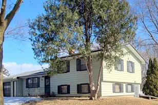 535 E Highland Park Dr NE, Hutchinson, MN 55350 - Photo 2