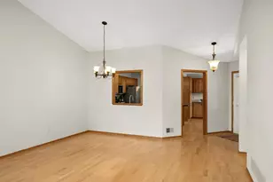 2817 Jordan Dr, Woodbury, MN 55125 - Photo 10