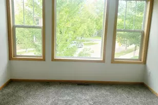 3049 Chamberlain Street N, Maplewood, MN 55109 - Photo 4