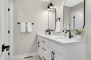 2164 Eustis St, Roseville, MN 55113 - Photo 30