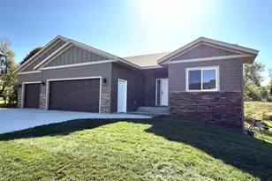 2804 Oaklawn Dr, Northfield, MN 55057 - Photo 2