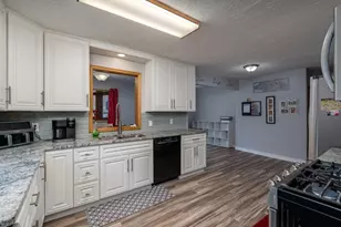 510 N 4th St, Le Sueur, MN 56058 - Photo 2