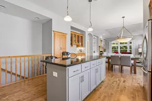 7660 Woodview Ct, Edina, MN 55439 - Photo 6