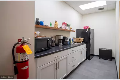 223 Broadway Avenue N, Rochester, MN 55906 - Photo 8