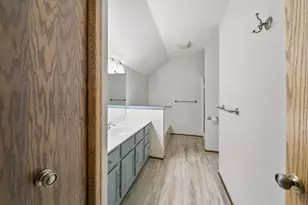 13416 Parkwood Dr, Burnsville, MN 55337 - Photo 10