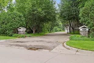 204 Central Ave S, Wayzata, MN 55391 - Photo 30