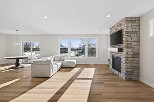 2388 Laurie Ct, Roseville, MN 55113 - Photo 8