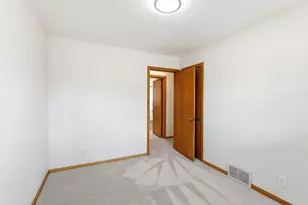 1955 Idaho Ave E, Saint Paul, MN 55119 - Photo 18