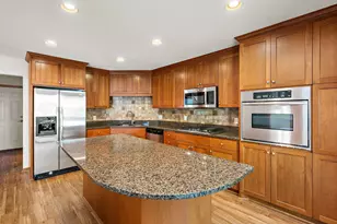 1598 Summit Shores Cir, Burnsville, MN 55306 - Photo 4