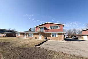 1434 1st Ave SW, Worthington, MN 56187 - Photo 2