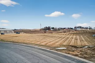 133 W Circle Dr, Saint Charles, MN 55972 - Photo 1