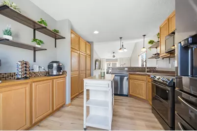 236 Ardennes Avenue E, Shakopee, MN 55379 - Photo 8