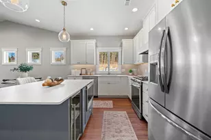 1065 Legend Ln, River Falls, WI 54022 - Photo 6