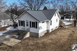 305 N Wabasha, Plainview, MN 55964 - Photo 1