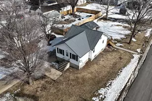 305 N Wabasha, Plainview, MN 55964 - Photo 2