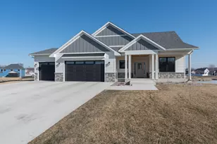 34 S Pointe Ct, North Mankato, MN 56003 - Photo 2