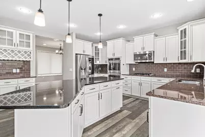 18072 Hyde Park Avenue, Lakeville, MN 55044 - Photo 4