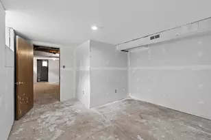 3213 W Old Shakopee Rd, Bloomington, MN 55431 - Photo 24