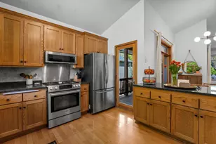 300 Dearborn Ct, Edina, MN 55343 - Photo 10