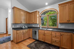 300 Dearborn Ct, Edina, MN 55343 - Photo 12