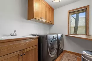 300 Dearborn Ct, Edina, MN 55343 - Photo 30