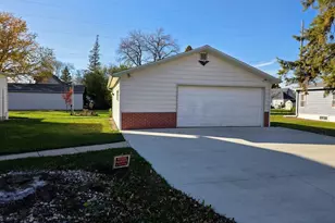 421 S Murphy St, Lake Crystal, MN 56055 - Photo 38