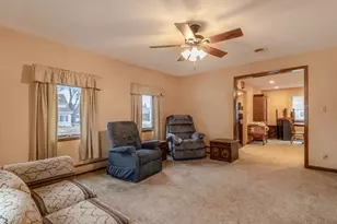 421 S Murphy St, Lake Crystal, MN 56055 - Photo 12