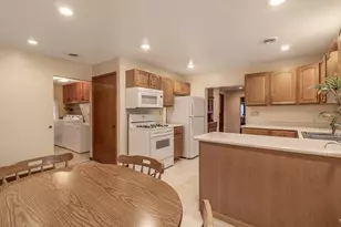 421 S Murphy St, Lake Crystal, MN 56055 - Photo 4