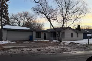 15 Pleasant Ave, Excelsior, MN 55331 - Photo 2