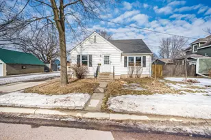 101 W Bert St, Lake Crystal, MN 56055 - Photo 2