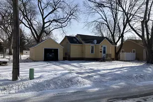 909 SE 5th Street SE, Waseca, MN 56093 - Photo 1