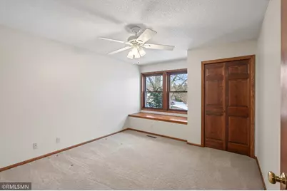 10005 Antrim Court, Woodbury, MN 55129 - Photo 32