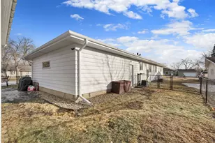 1103 18th St NE, Austin, MN 55912 - Photo 14
