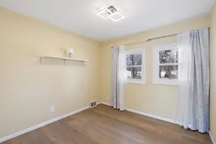 8704 Crest Rd, Bloomington, MN 55425 - Photo 14