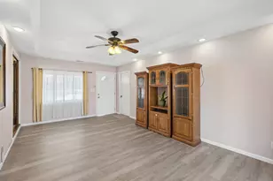 8704 Crest Rd, Bloomington, MN 55425 - Photo 6