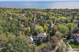 124 N Hawthorne Rd, Duluth, MN 55812 - Photo 1