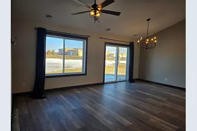 370 Horizon Drive, Le Center, MN 56057 - Photo 4