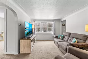 176 Hanson Rd, Mahtomedi, MN 55115 - Photo 4