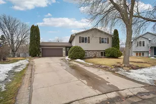 7665 Homestead Ct S, Cottage Grove, MN 55016 - Photo 2