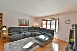 1587 Hennessy Vista, White Bear Township, MN 55110 - Photo 2