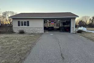 102 Meadowview St, Marshall, MN 56258 - Photo 2