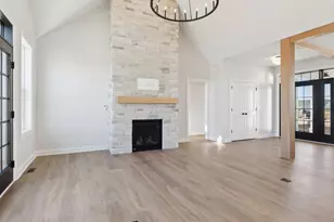 610 Field Point St, Roberts, WI 54023 - Photo 14