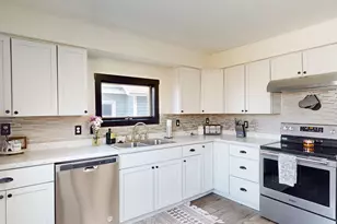 1022 W 2nd St, Winona, MN 55987 - Photo 4